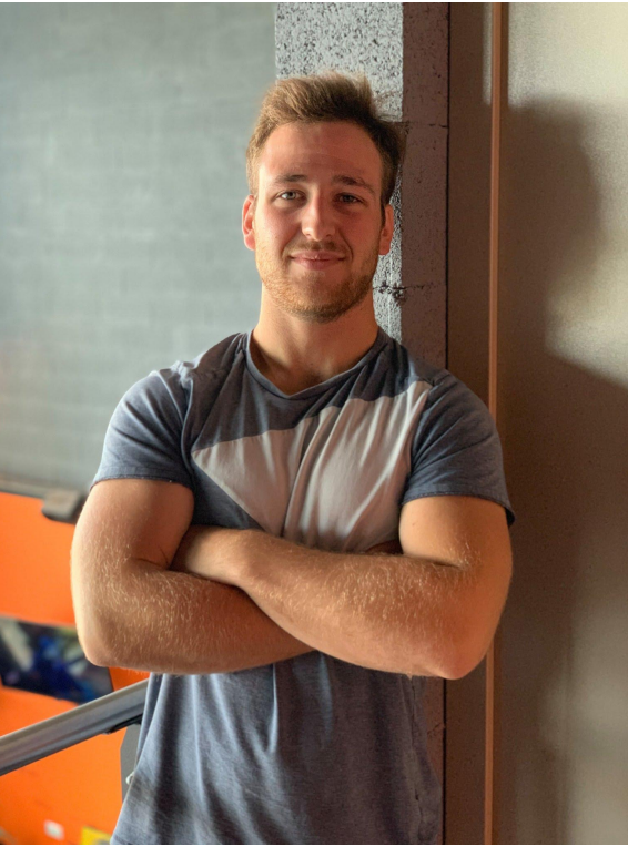Coach sportif à Lyon en séance de sport en extérieur