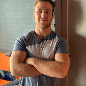 Coach sportif à Lyon en séance de sport en extérieur
